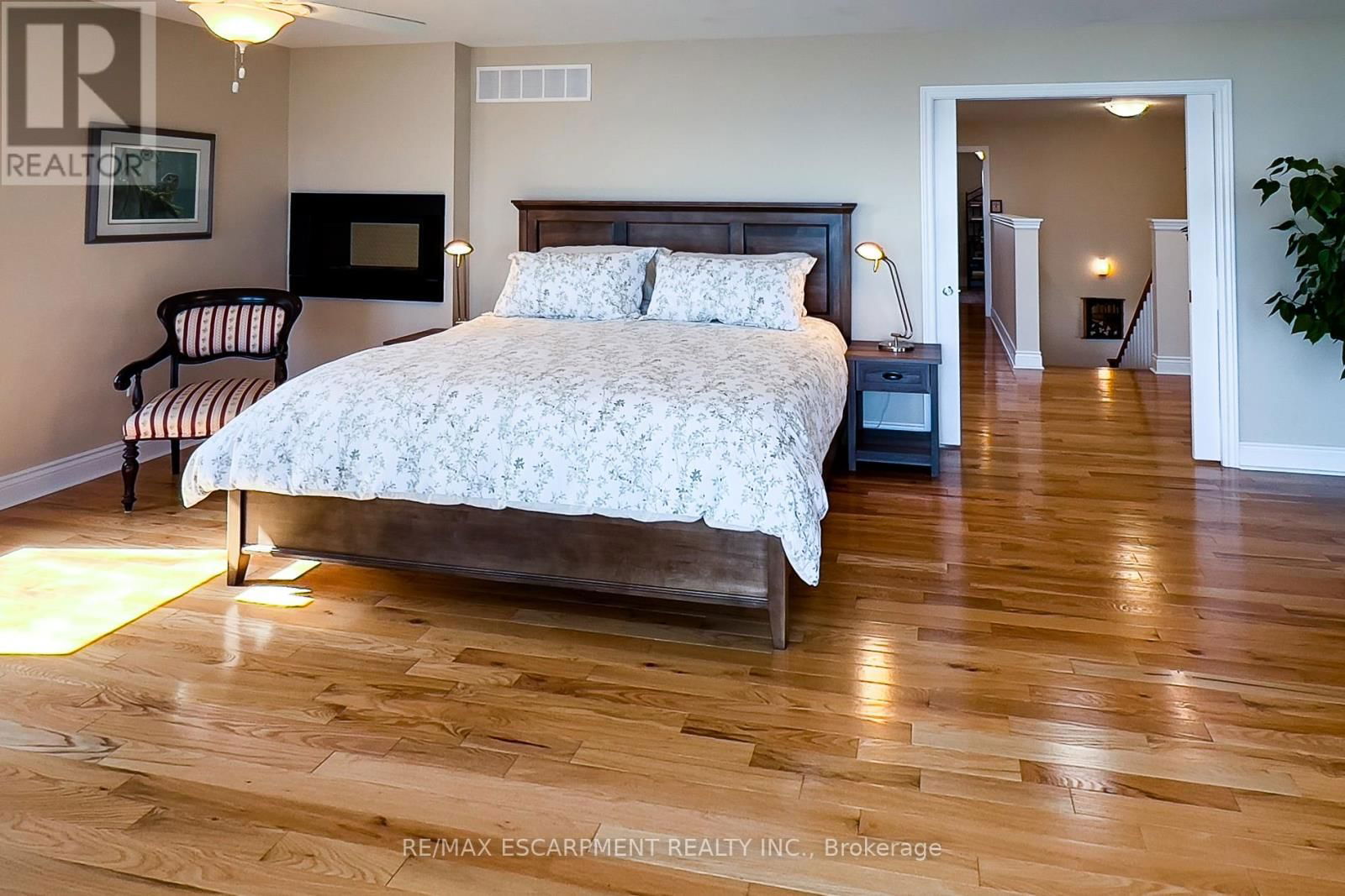 72 LAKESIDE DRIVE Image 31