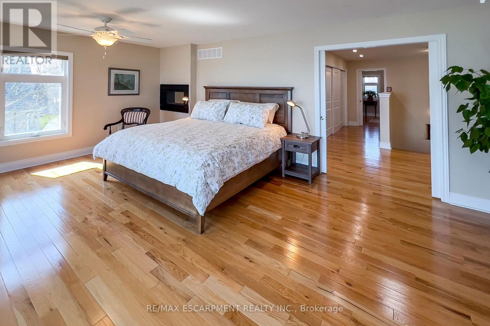 72 LAKESIDE DRIVE Image 37