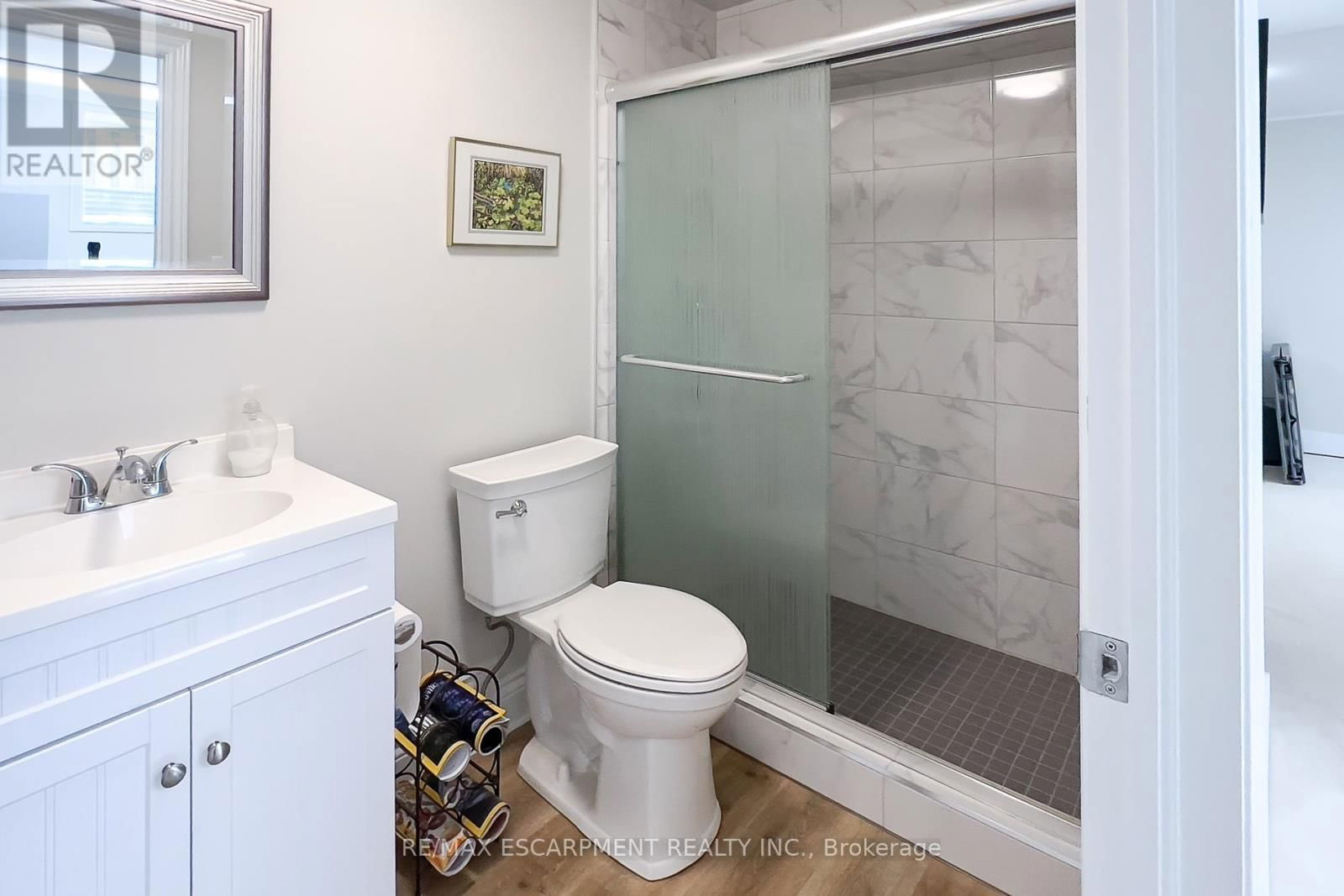 72 LAKESIDE DRIVE Image 44
