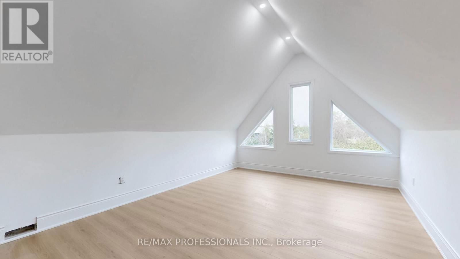 554045 MONO AMARANTH TOWNLINE Image 48