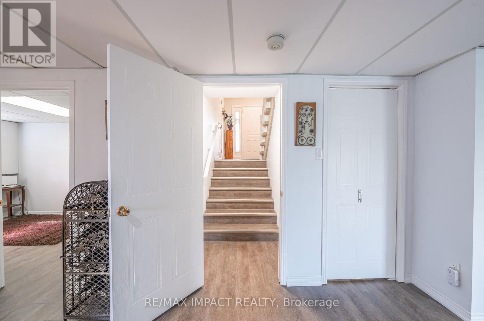 10 CEDARTREE LANE Image 16