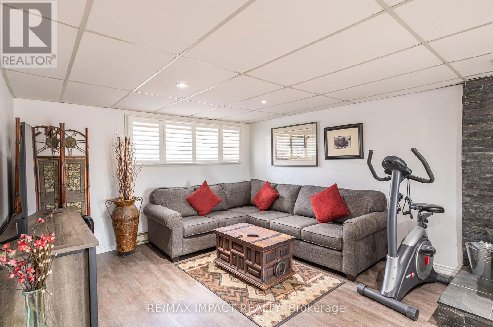 10 CEDARTREE LANE Image 23