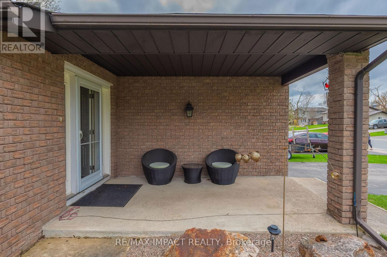 10 CEDARTREE LANE Image 3