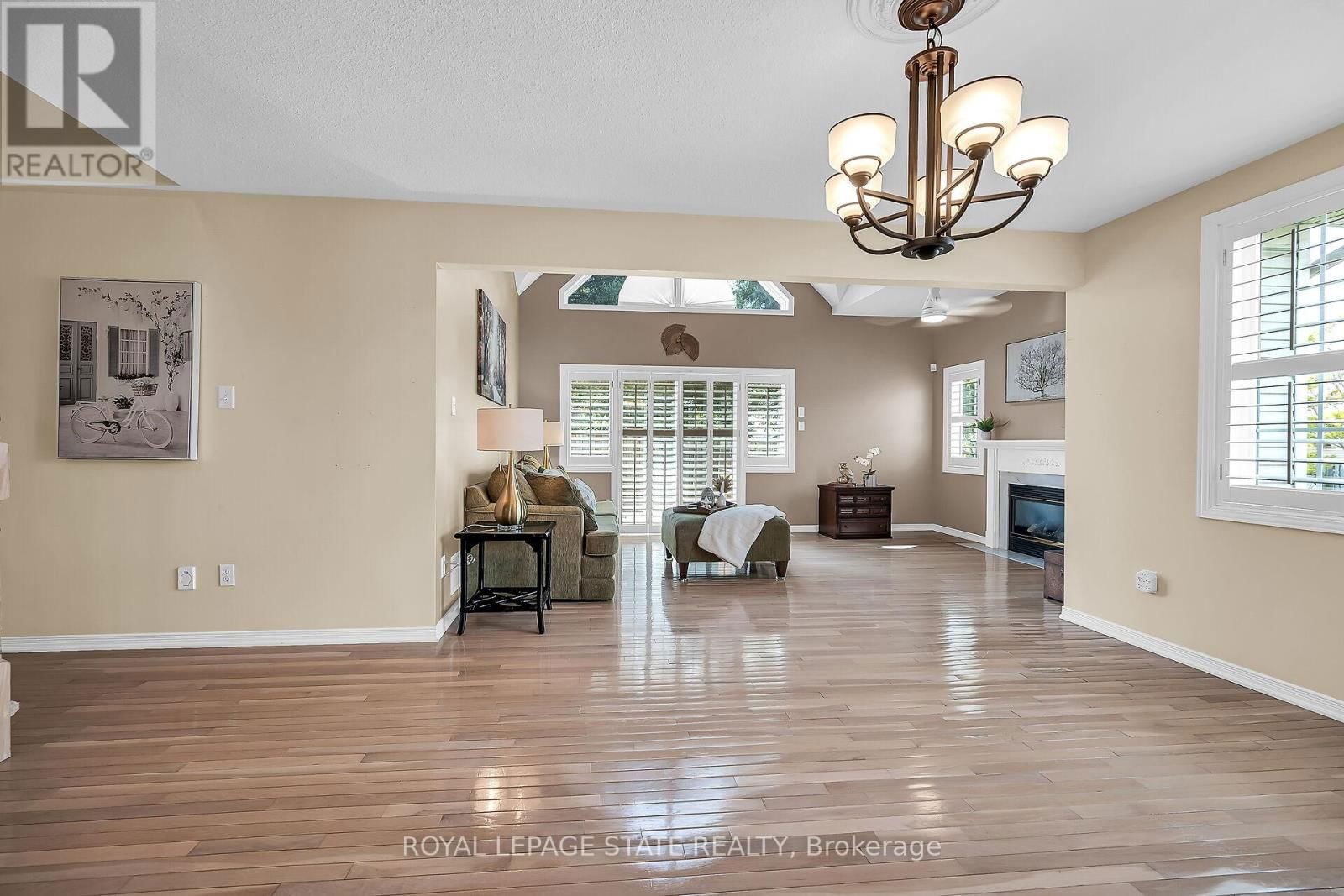 10 - 212 STONEHENGE DRIVE Image 12