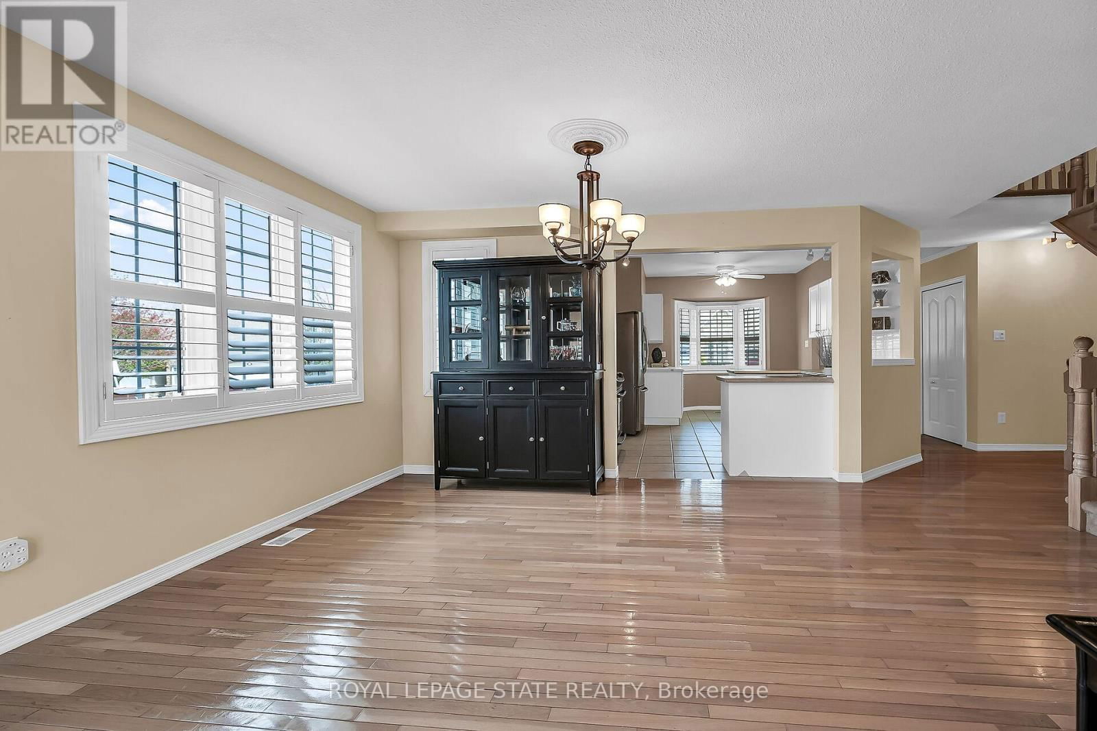 10 - 212 STONEHENGE DRIVE Image 19