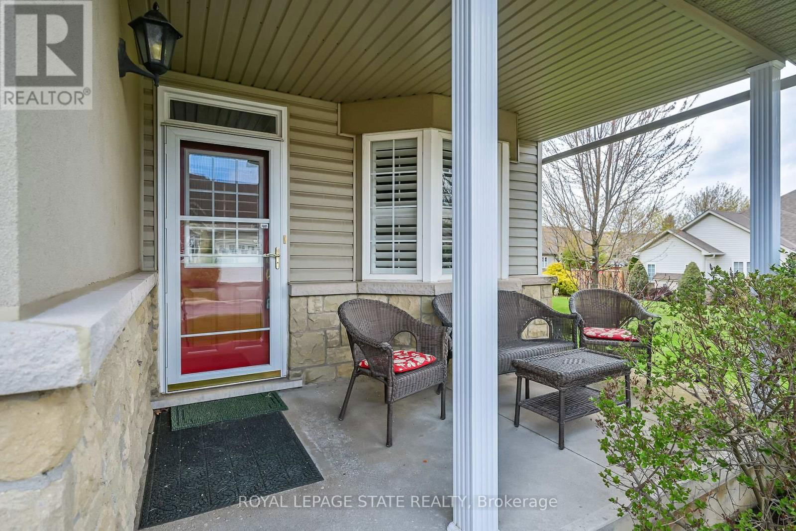 10 - 212 STONEHENGE DRIVE Image 3