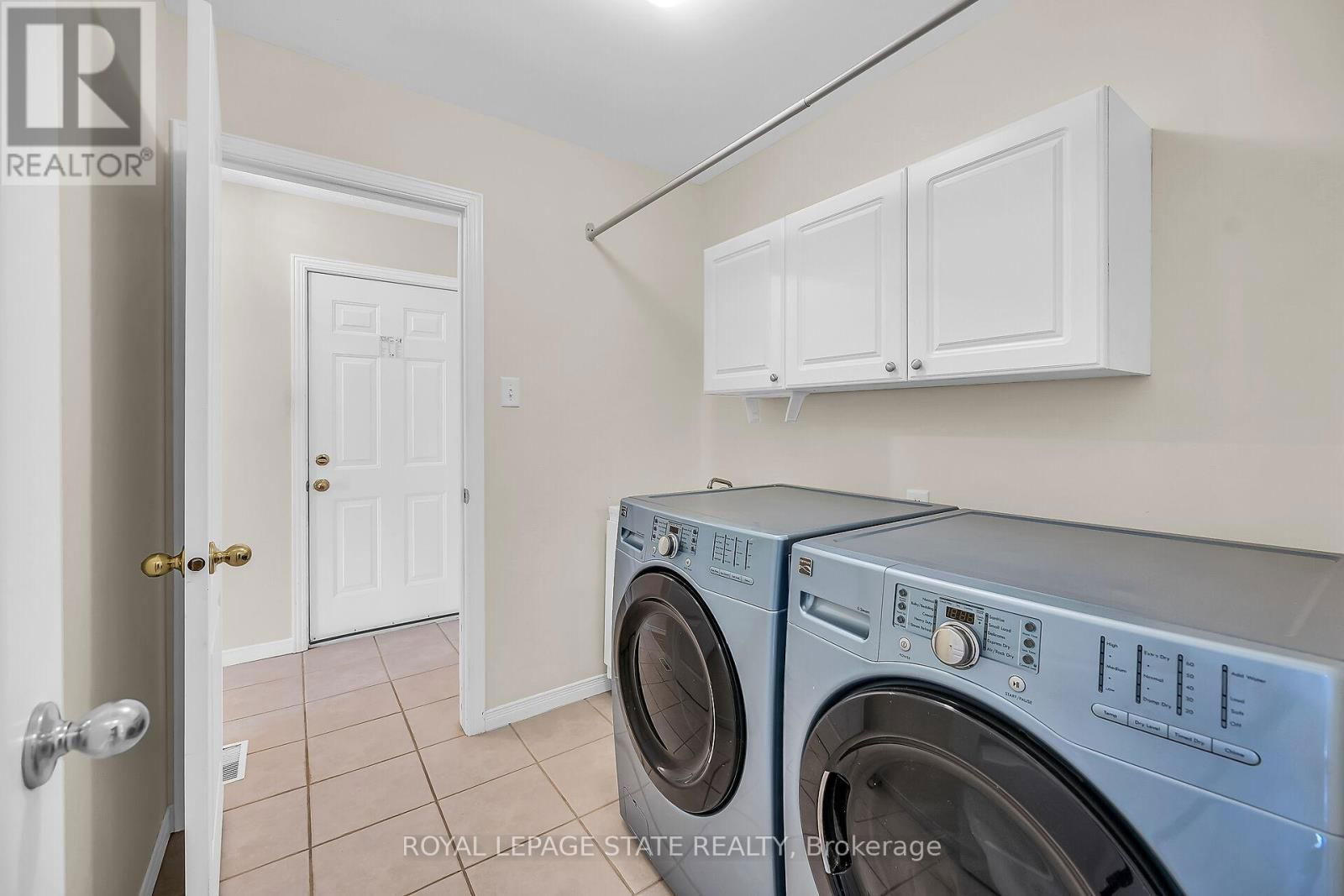 10 - 212 STONEHENGE DRIVE Image 30