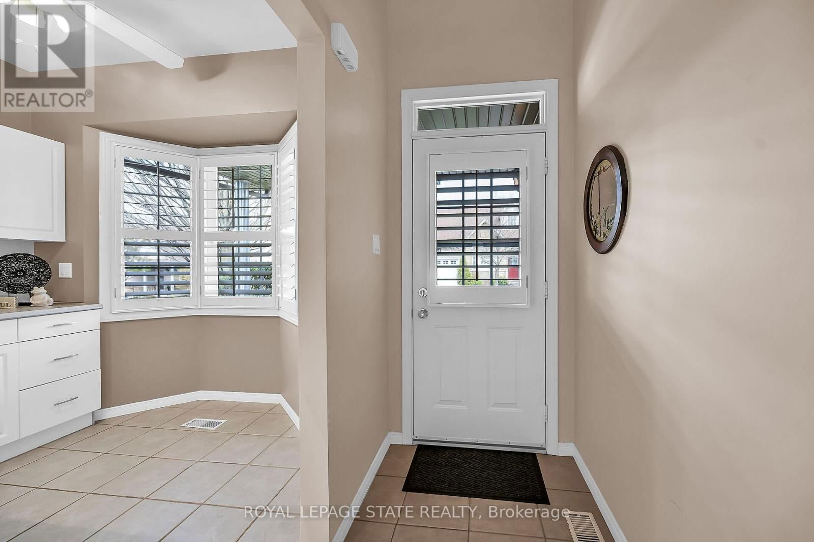 10 - 212 STONEHENGE DRIVE Image 31