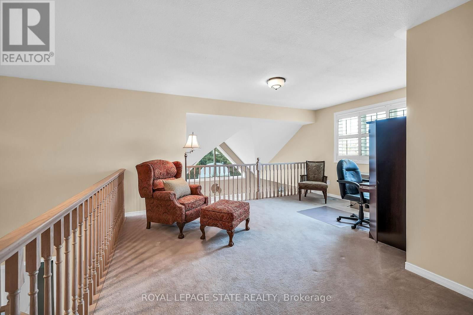 10 - 212 STONEHENGE DRIVE Image 33