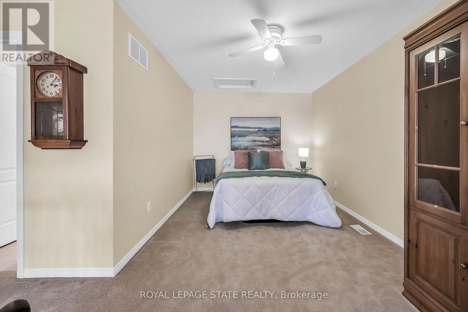10 - 212 STONEHENGE DRIVE Image 37