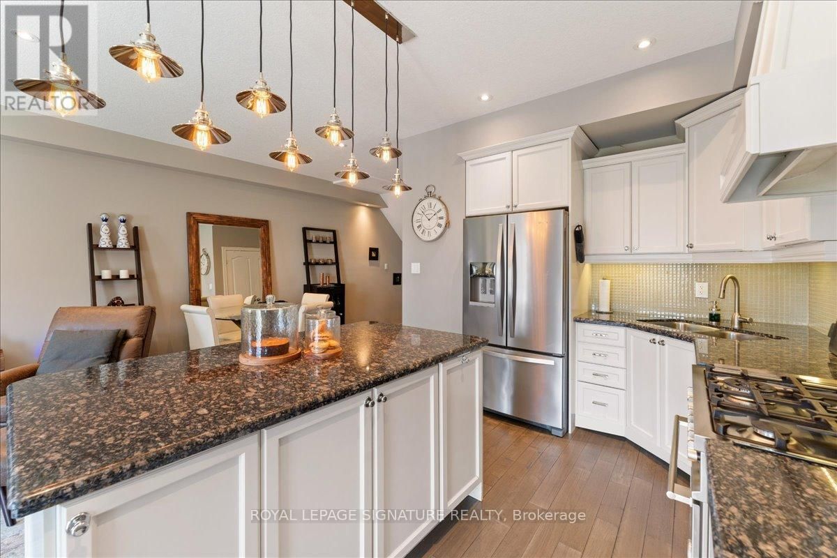 9 FOREST VALLEY CRESCENT Image 15