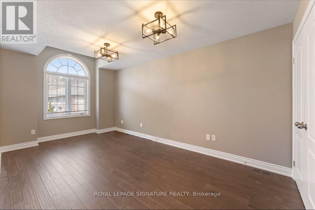 9 FOREST VALLEY CRESCENT Image 22
