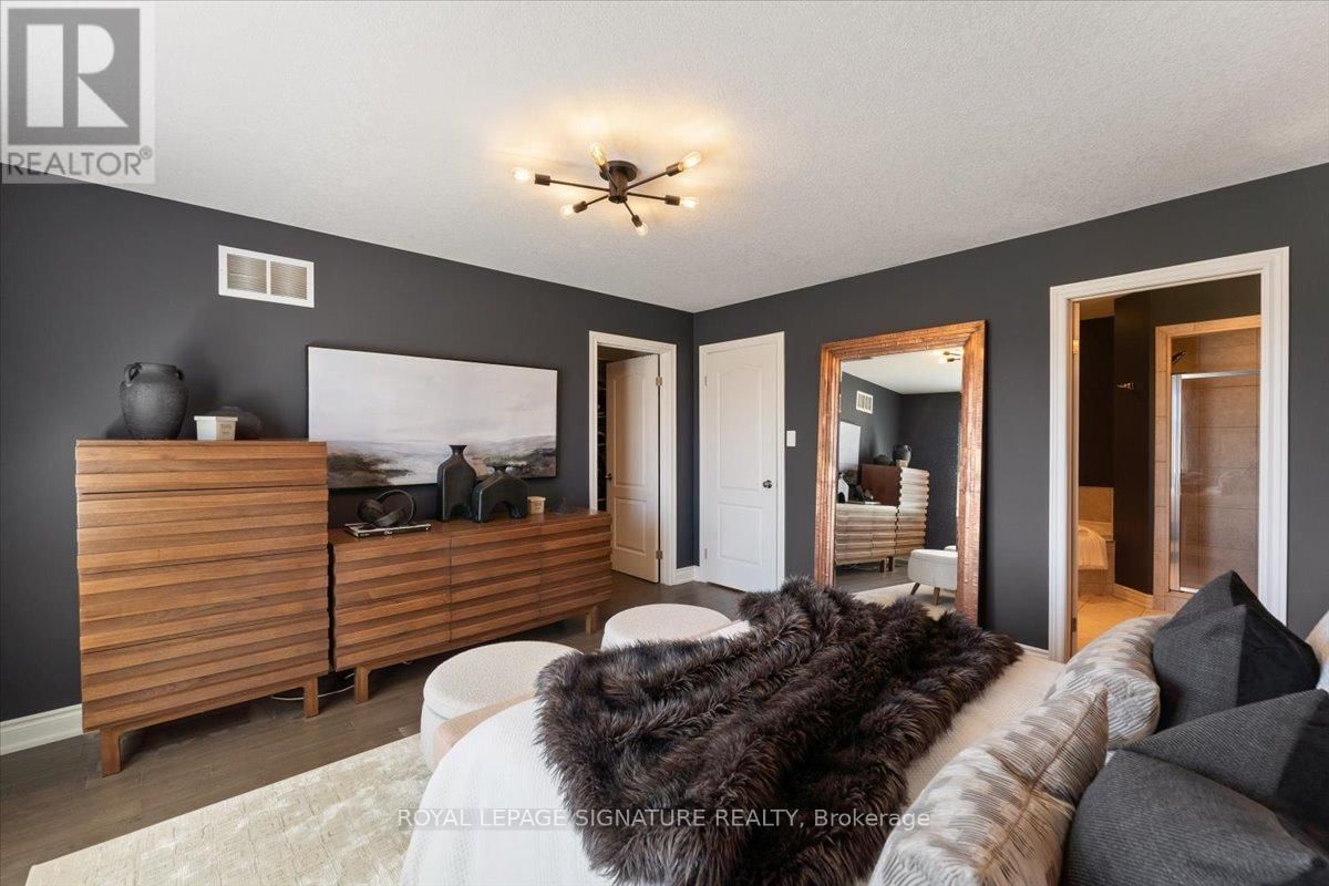 9 FOREST VALLEY CRESCENT Image 26