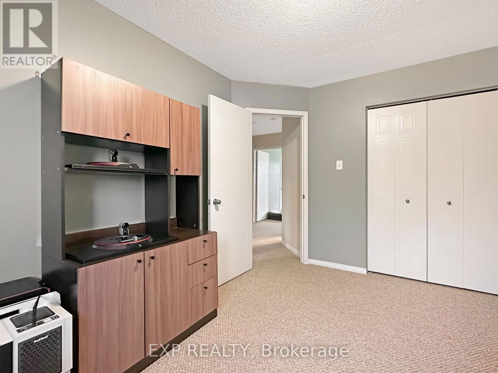 880 MARIGOLD STREET Image 16
