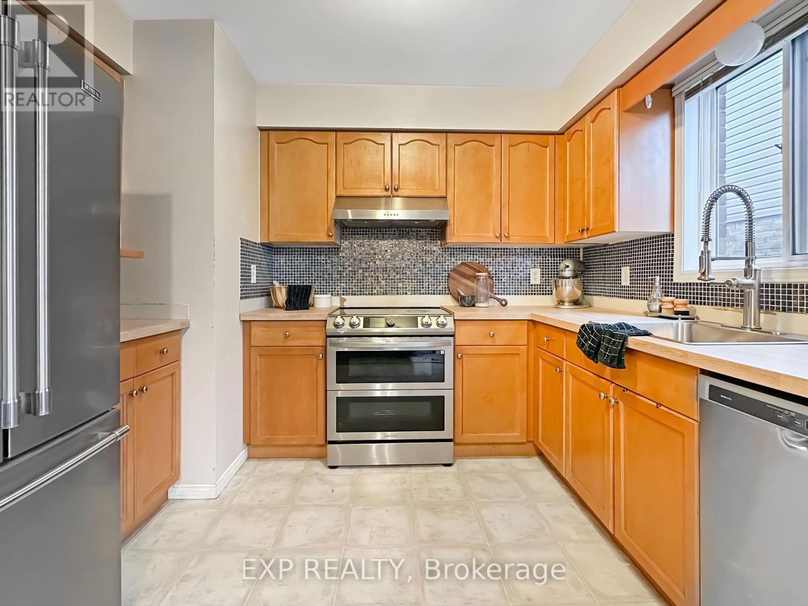 880 MARIGOLD STREET Image 8