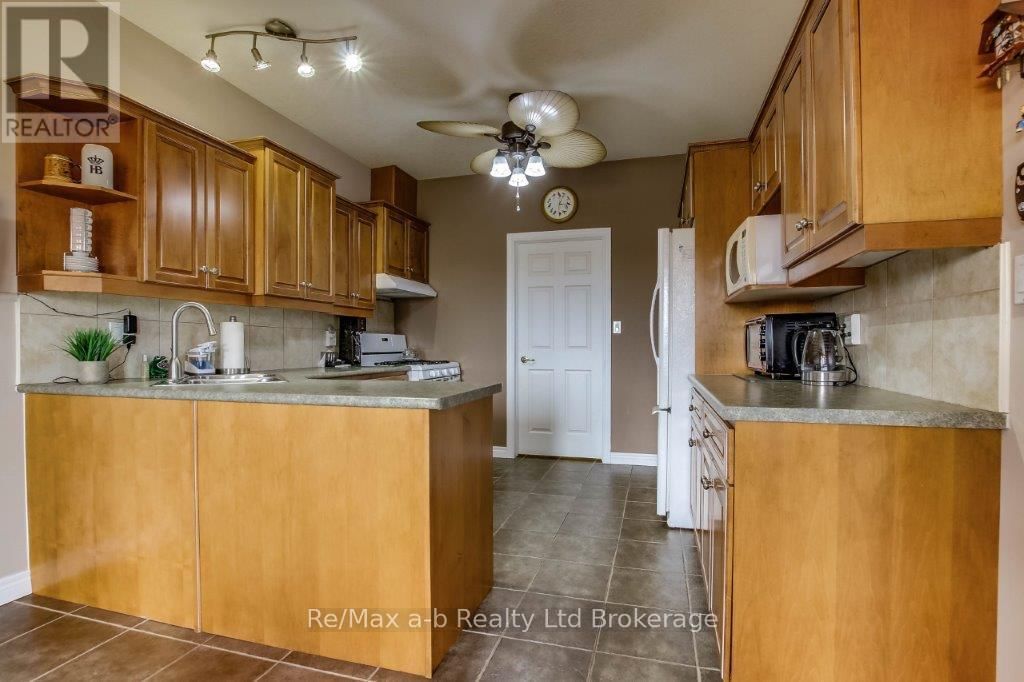 717 GARDEN COURT CRESCENT Image 13