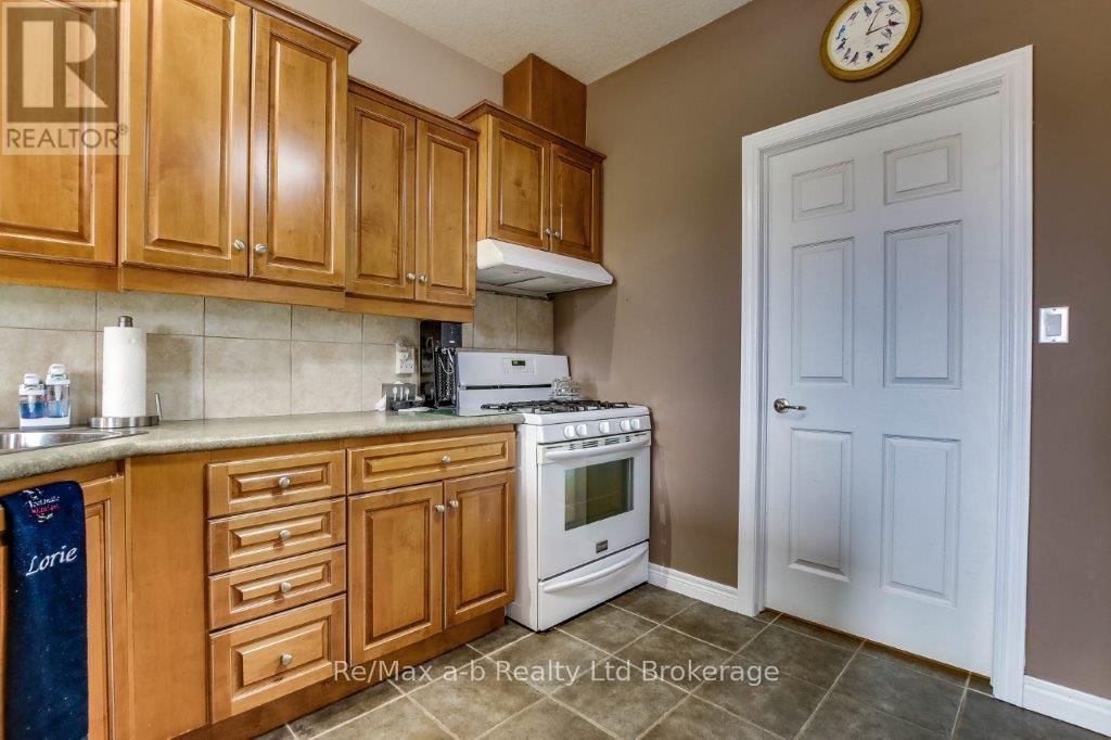 717 GARDEN COURT CRESCENT Image 14