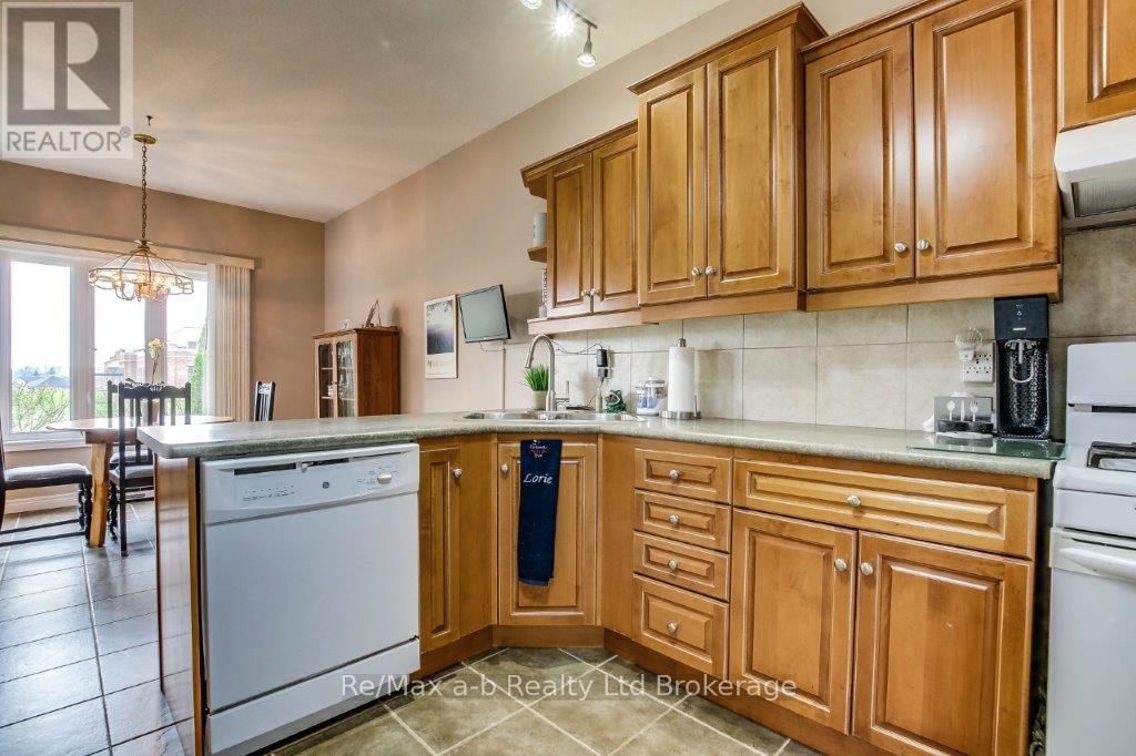717 GARDEN COURT CRESCENT Image 15