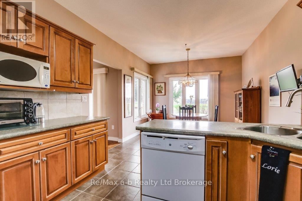 717 GARDEN COURT CRESCENT Image 16
