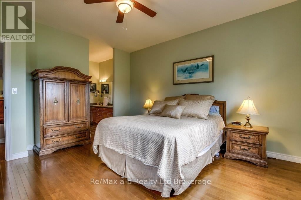 717 GARDEN COURT CRESCENT Image 19