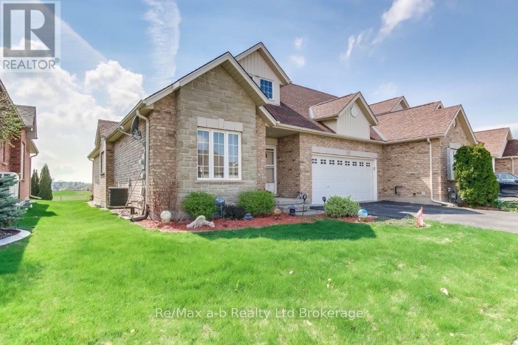 717 GARDEN COURT CRESCENT Image 2