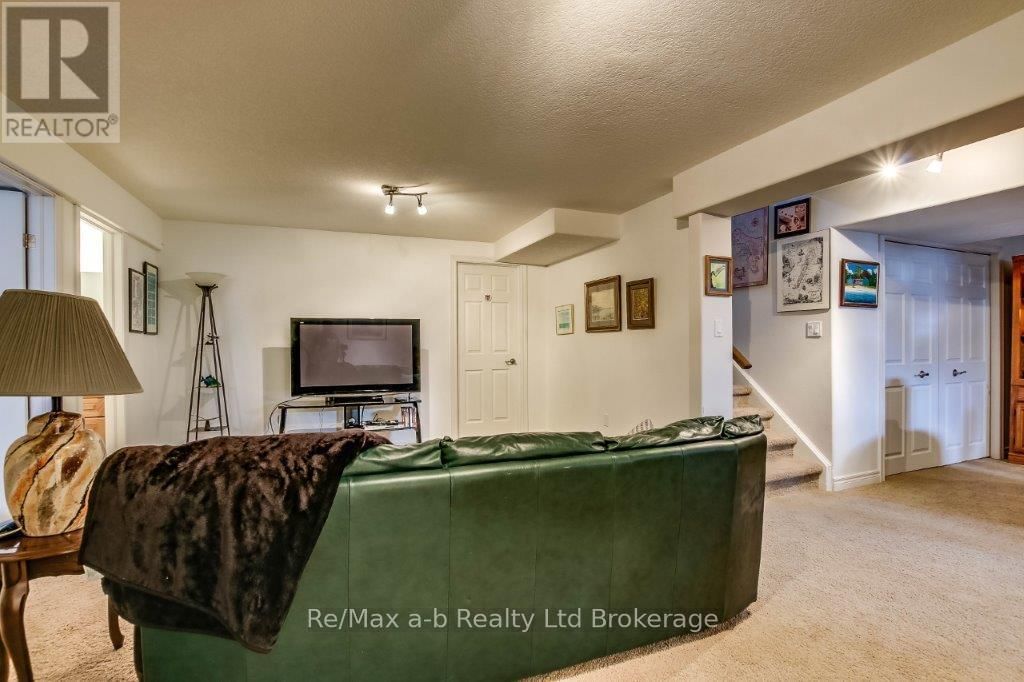 717 GARDEN COURT CRESCENT Image 26