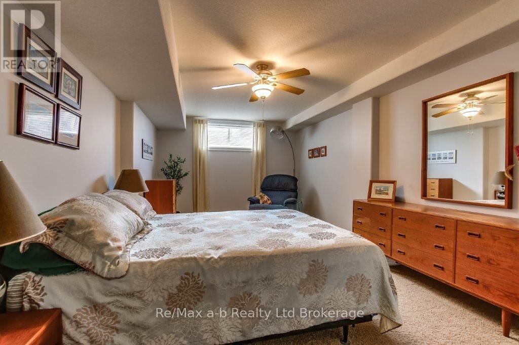 717 GARDEN COURT CRESCENT Image 28