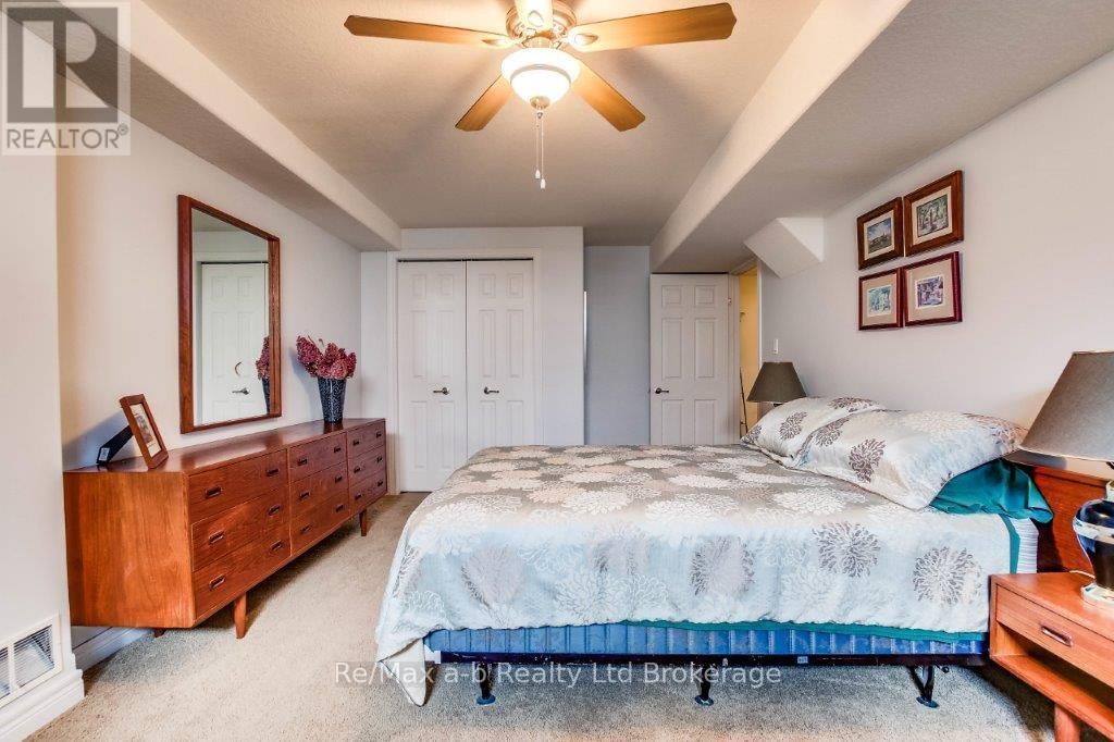 717 GARDEN COURT CRESCENT Image 29