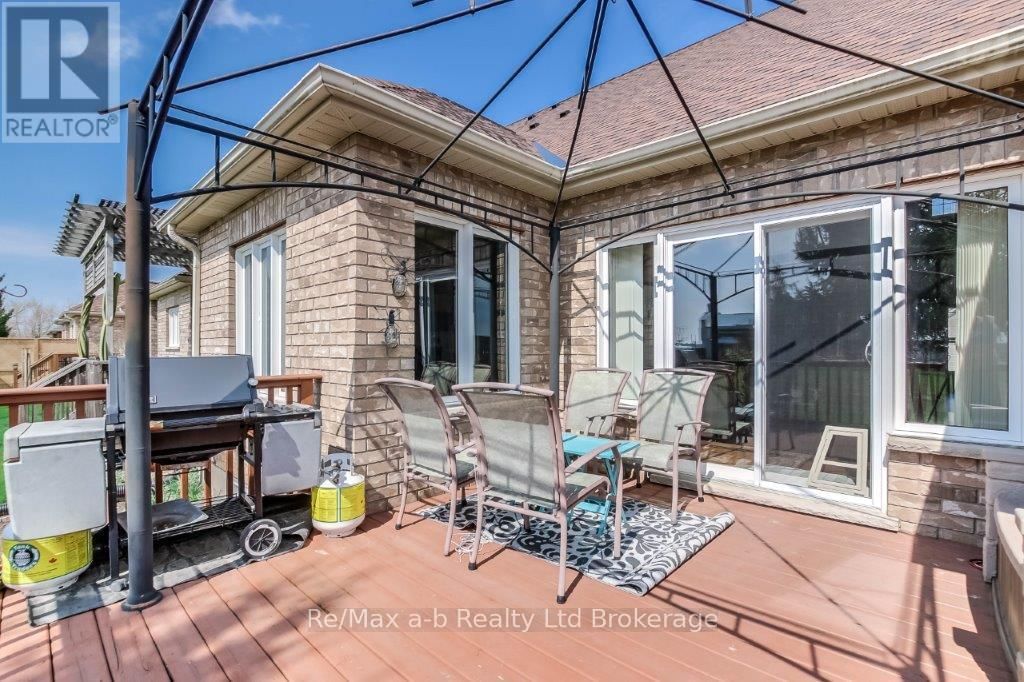 717 GARDEN COURT CRESCENT Image 32