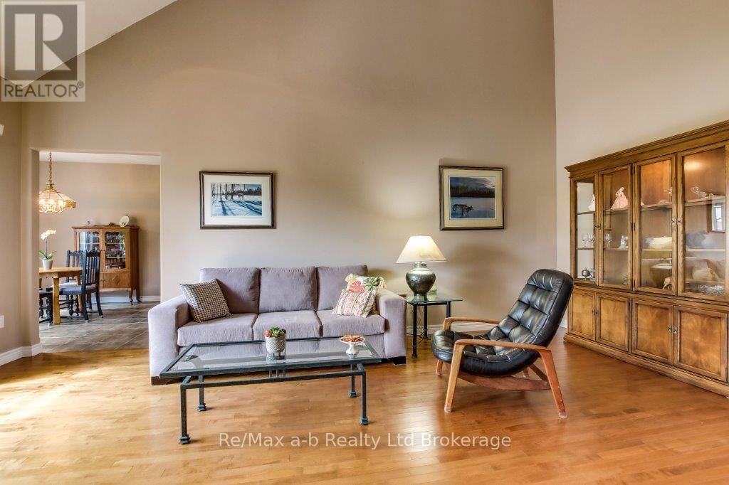 717 GARDEN COURT CRESCENT Image 8