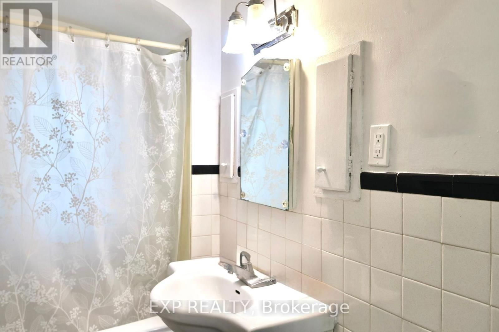 226 SHERIDAN STREET Image 16
