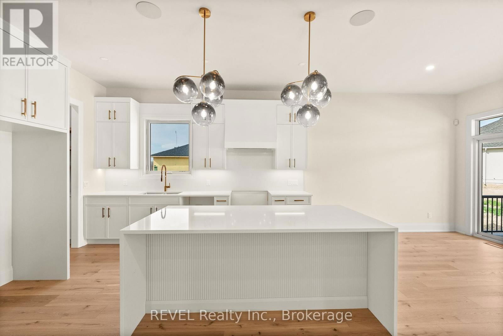 15 OAKLEY DRIVE Image 12