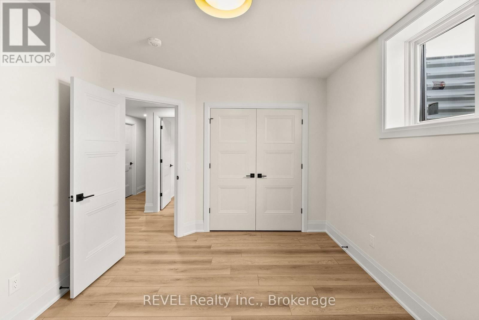 15 OAKLEY DRIVE Image 32
