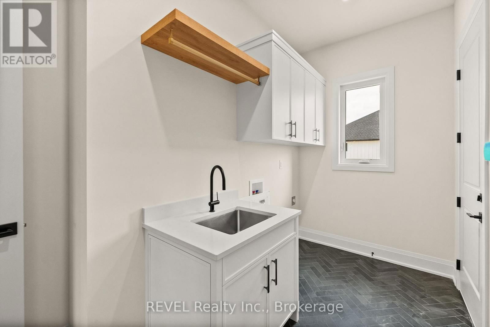 15 OAKLEY DRIVE Image 33
