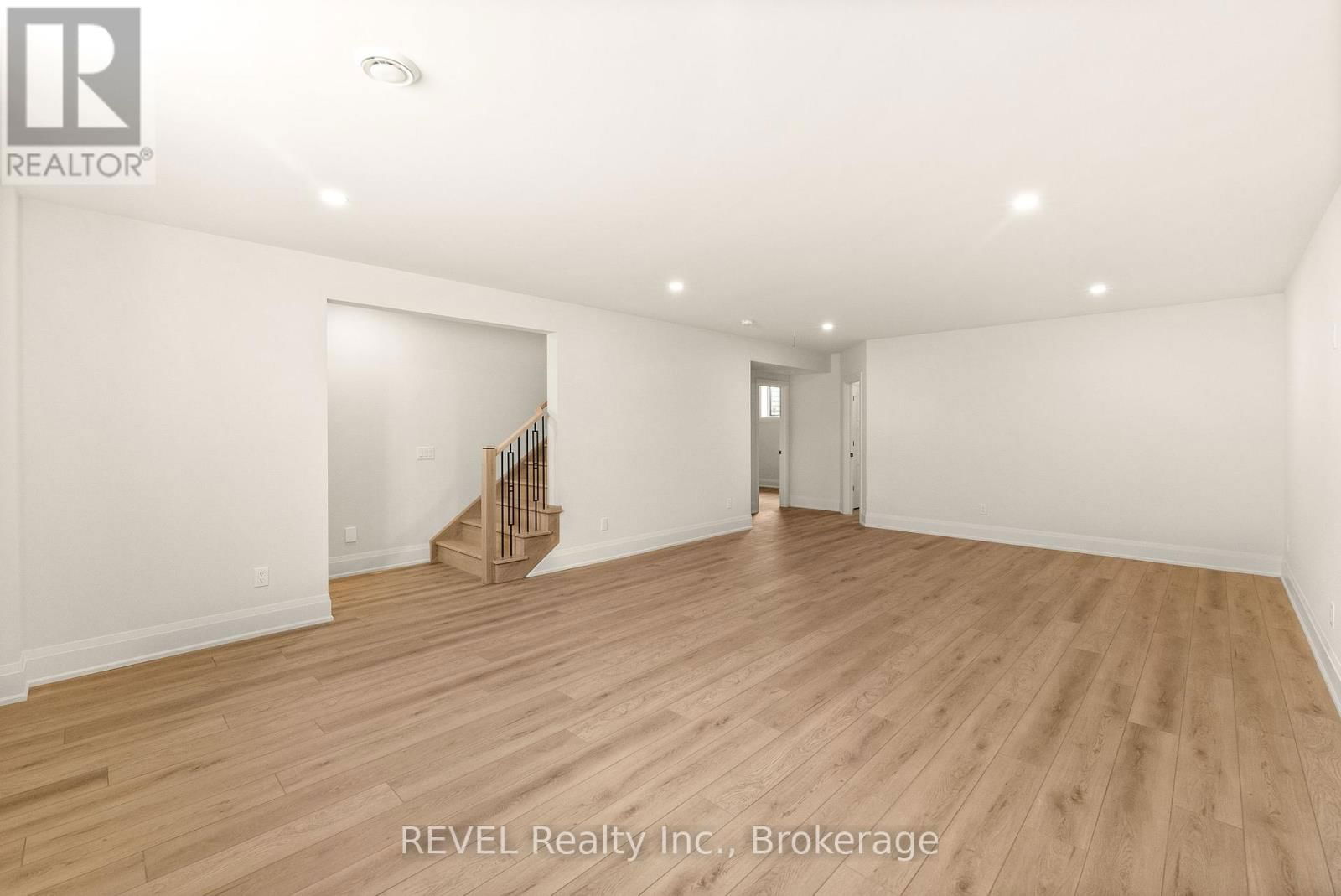15 OAKLEY DRIVE Image 35