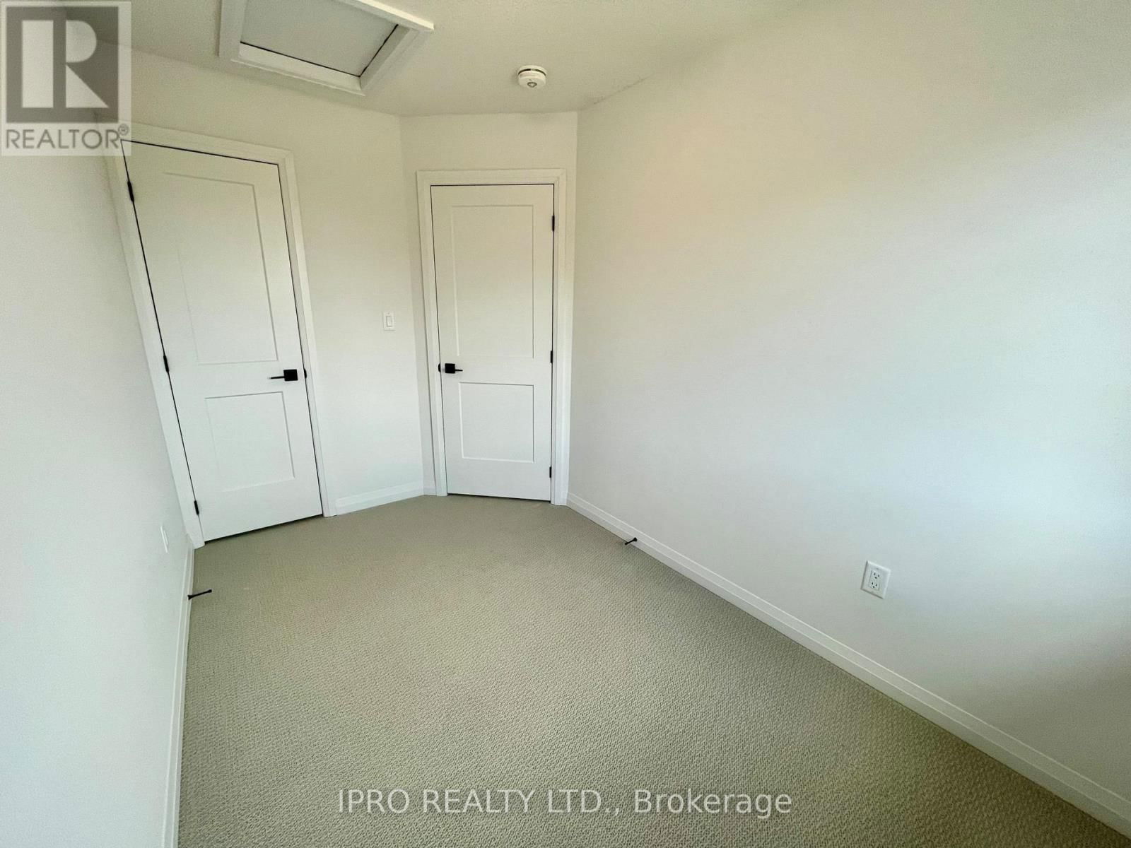 73 - 120 COURT DRIVE Image 17
