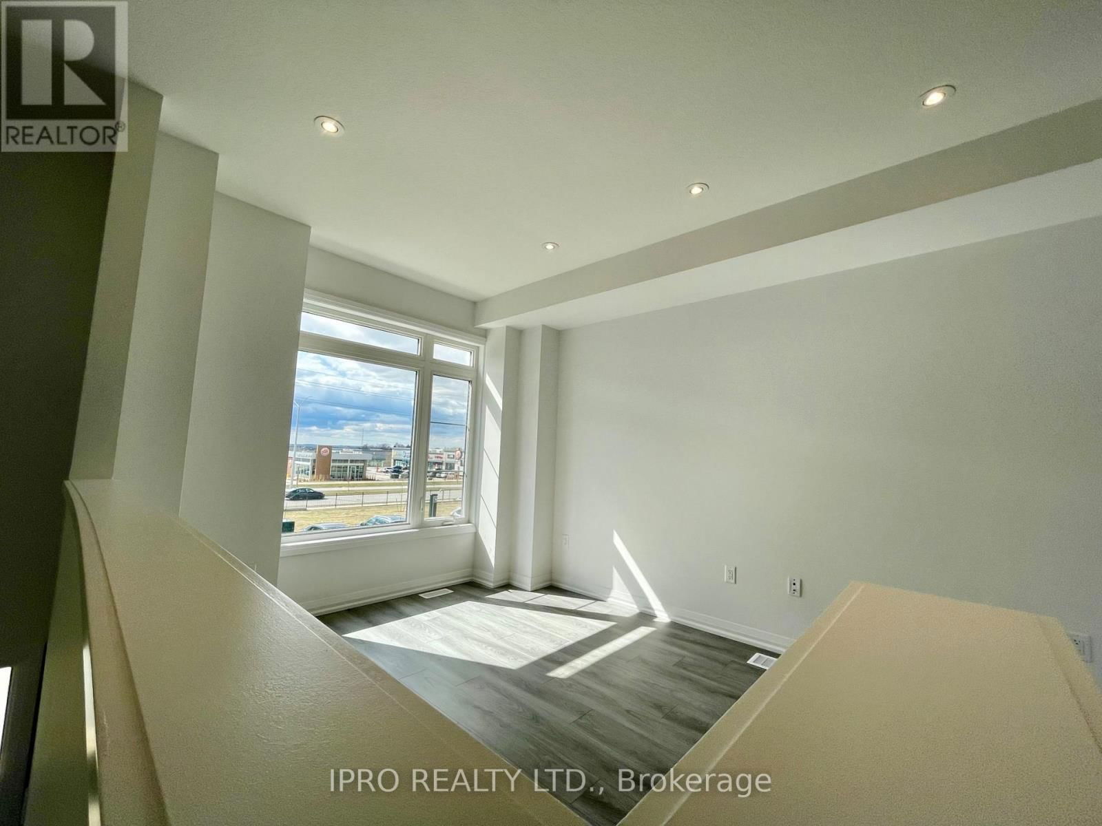 73 - 120 COURT DRIVE Image 2