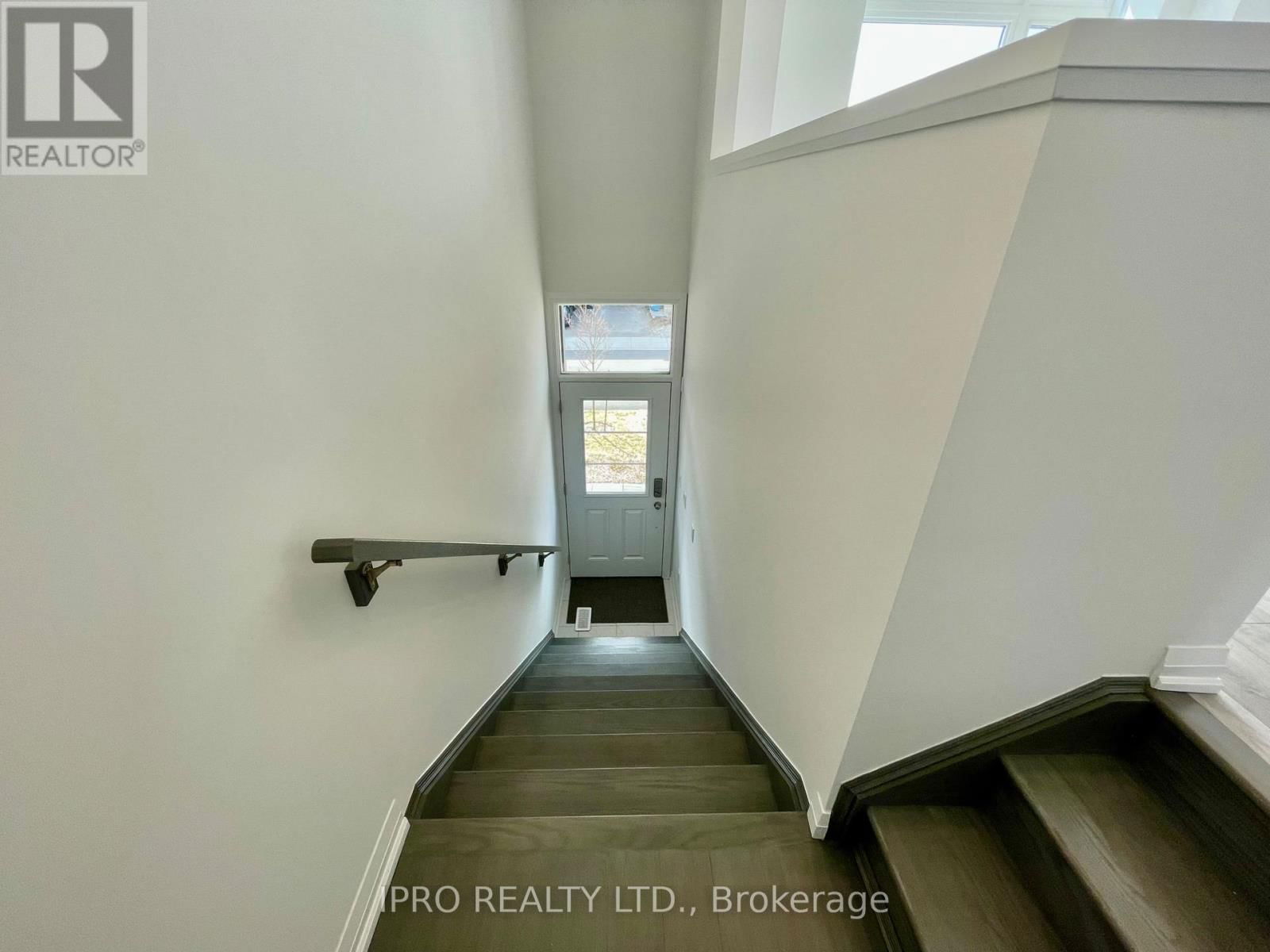 73 - 120 COURT DRIVE Image 3