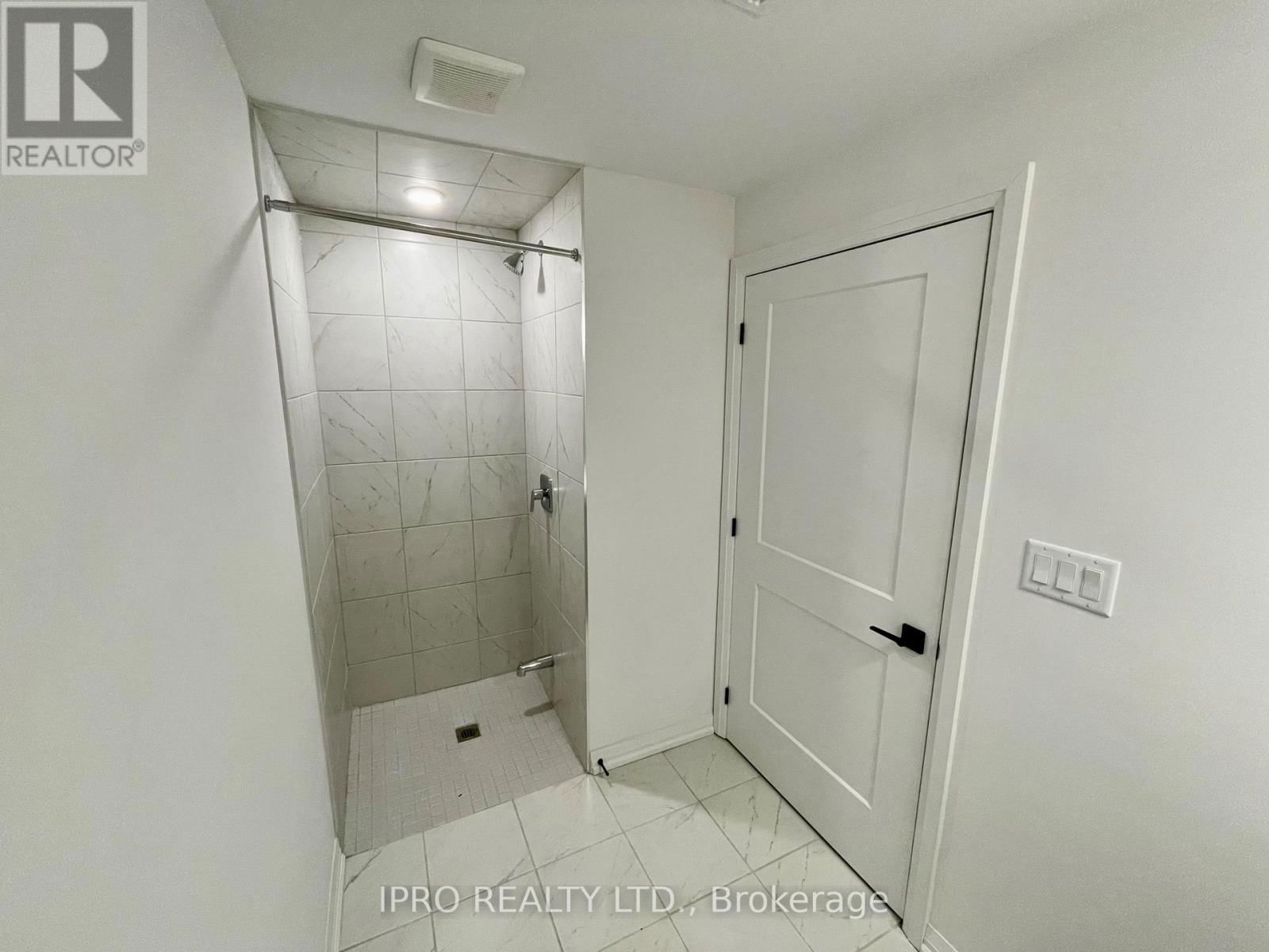 73 - 120 COURT DRIVE Image 30