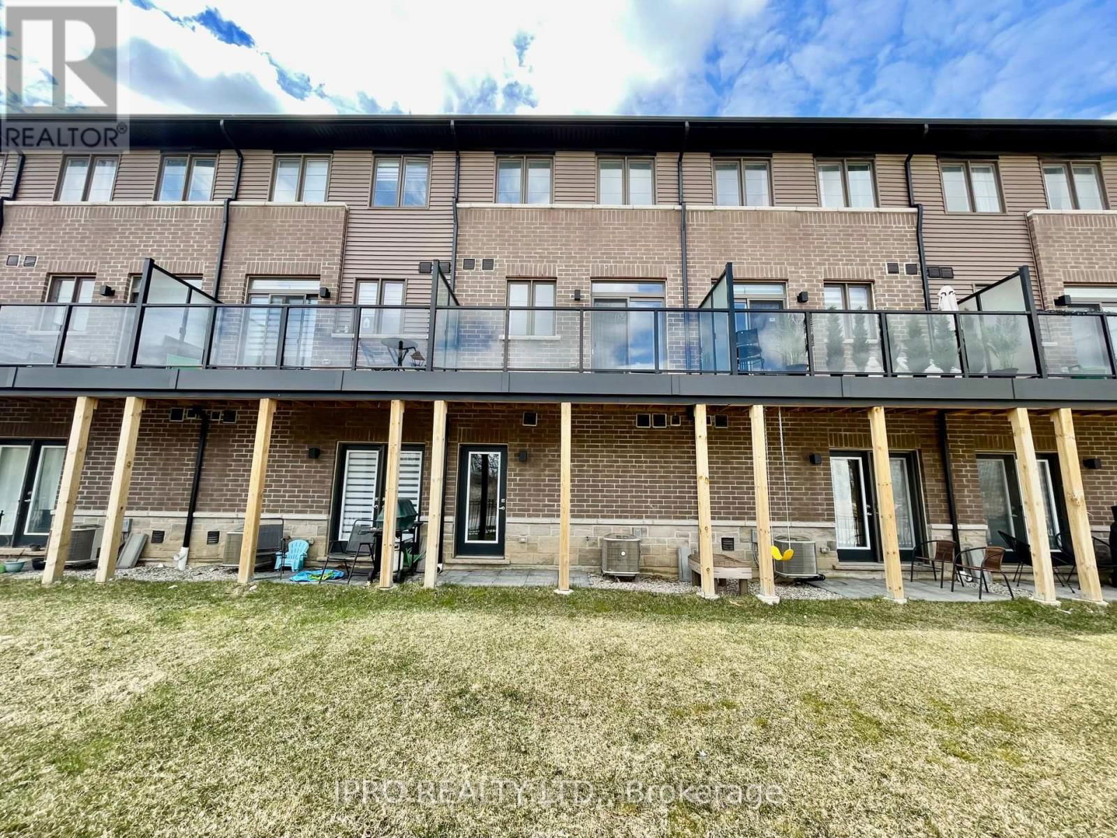 73 - 120 COURT DRIVE Image 31