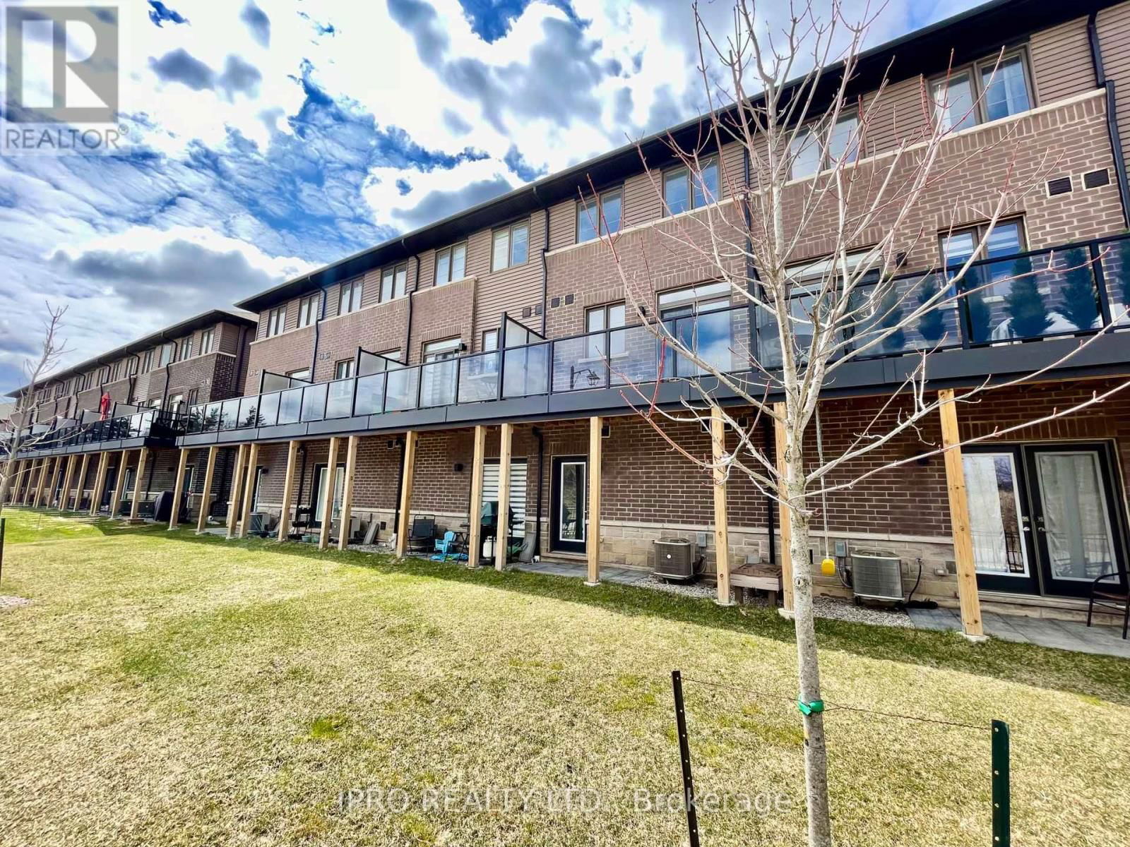 73 - 120 COURT DRIVE Image 32