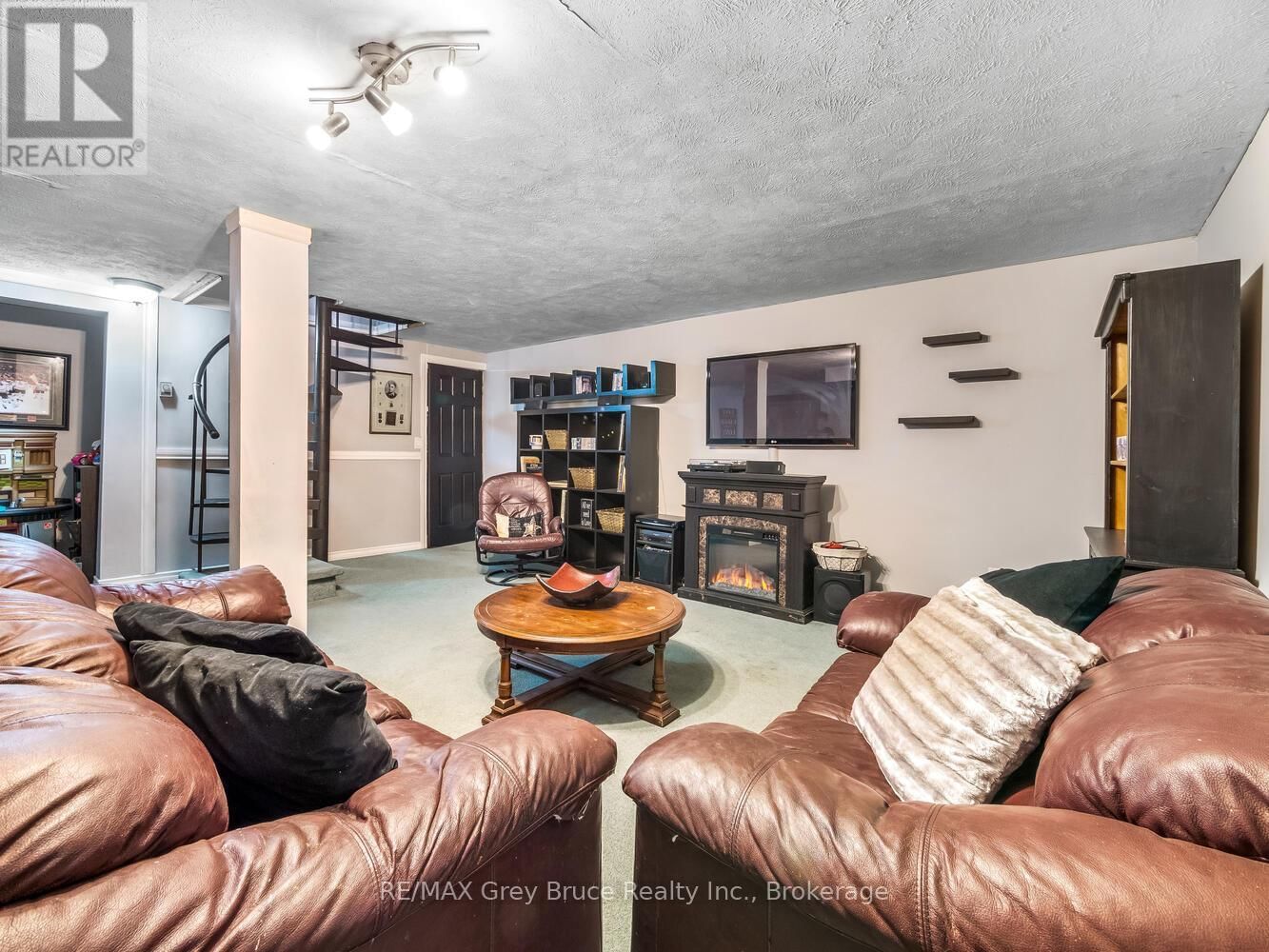 106 ELDER LANE Image 25