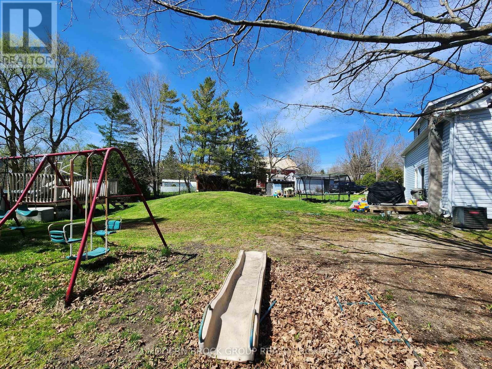 4 MAIN STREET WEST Image 31