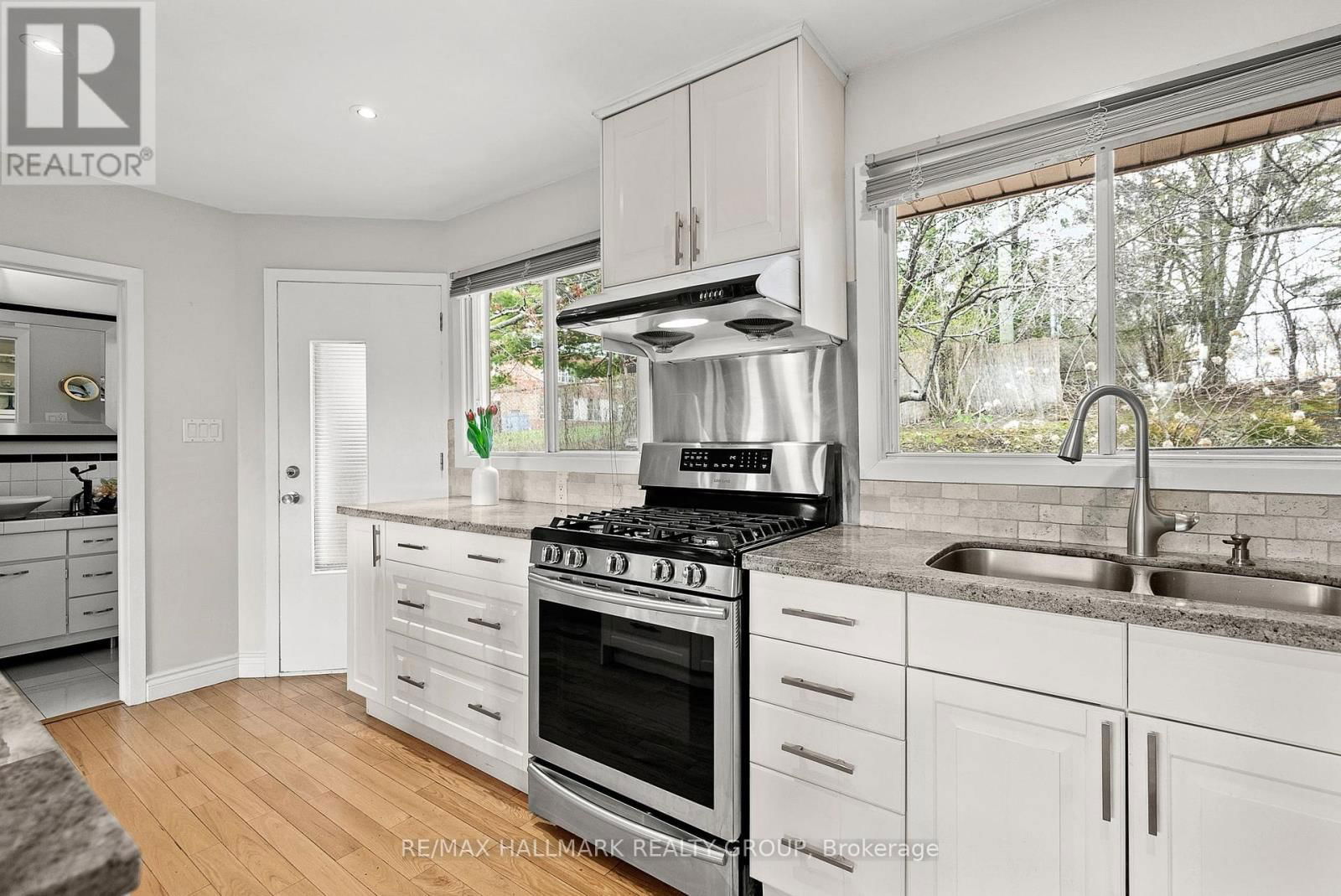 323 PERRIER AVENUE Image 11