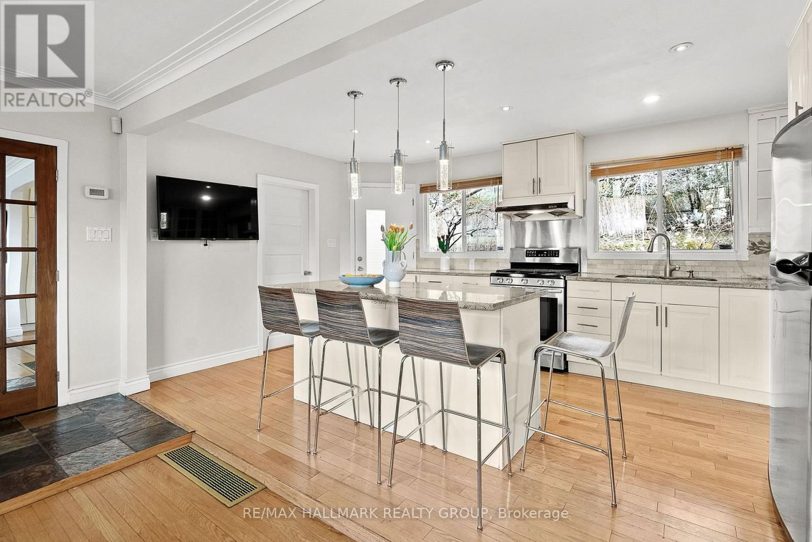 323 PERRIER AVENUE Image 8
