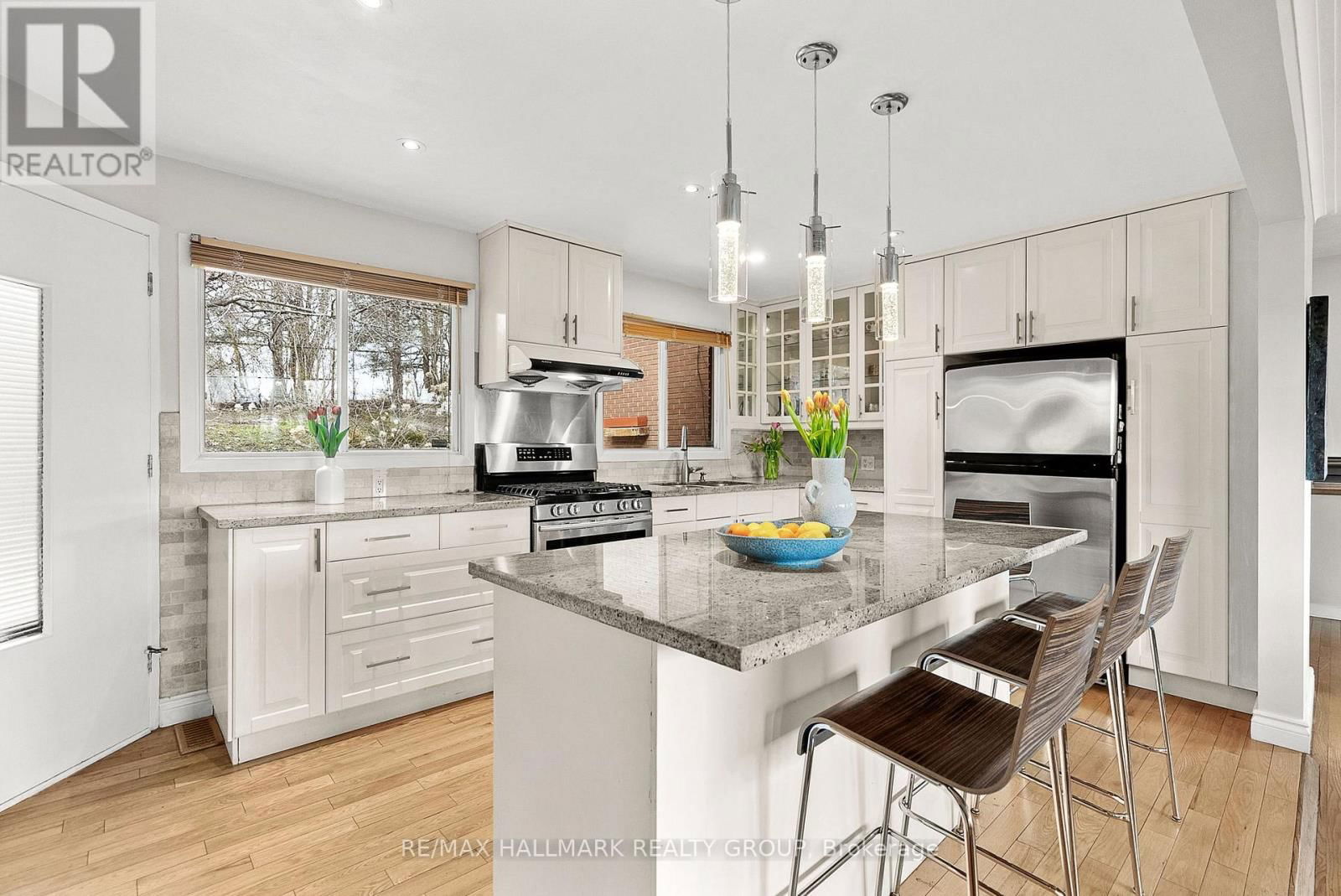 323 PERRIER AVENUE Image 9