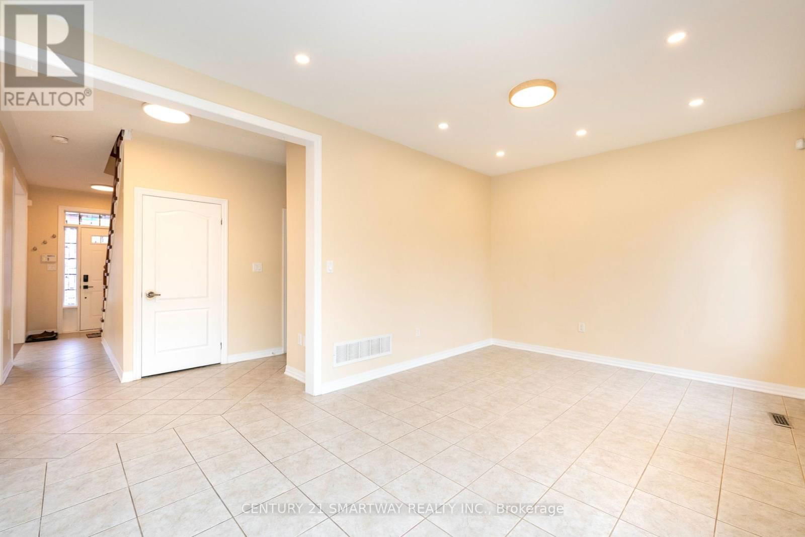 184 MONTREAL CIRCLE Image 10