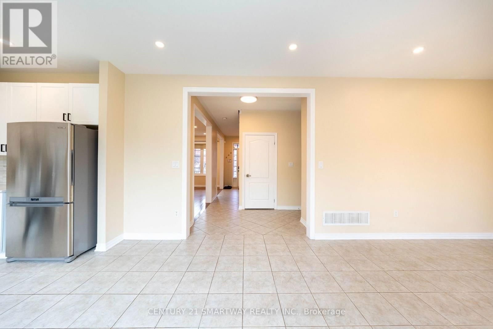 184 MONTREAL CIRCLE Image 11