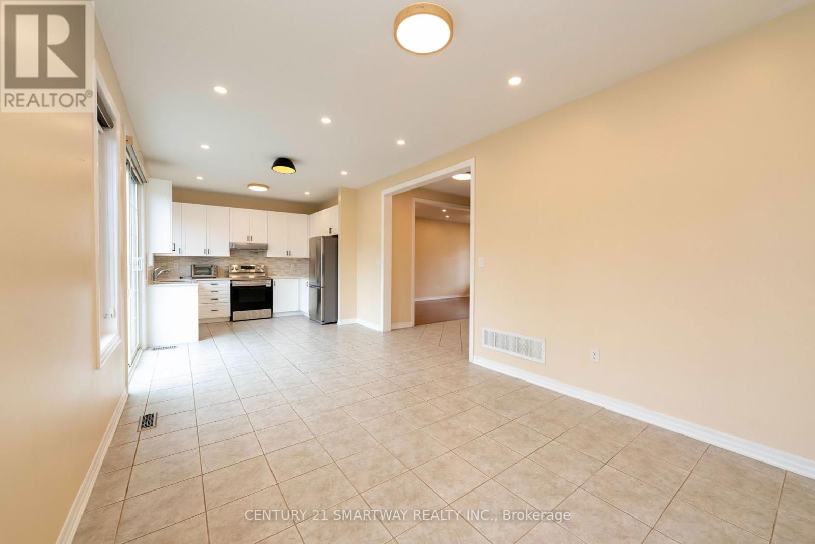 184 MONTREAL CIRCLE Image 17