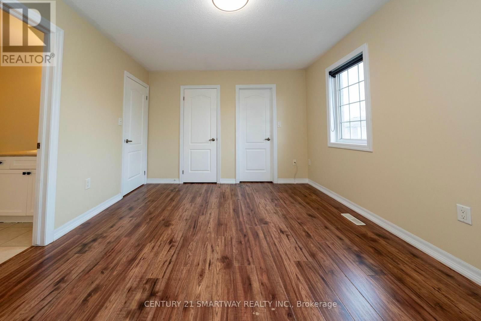 184 MONTREAL CIRCLE Image 21